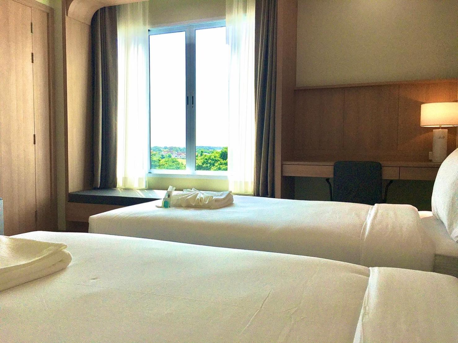 Mayflower Grande Suite Hotel ピサヌローク エクステリア 写真