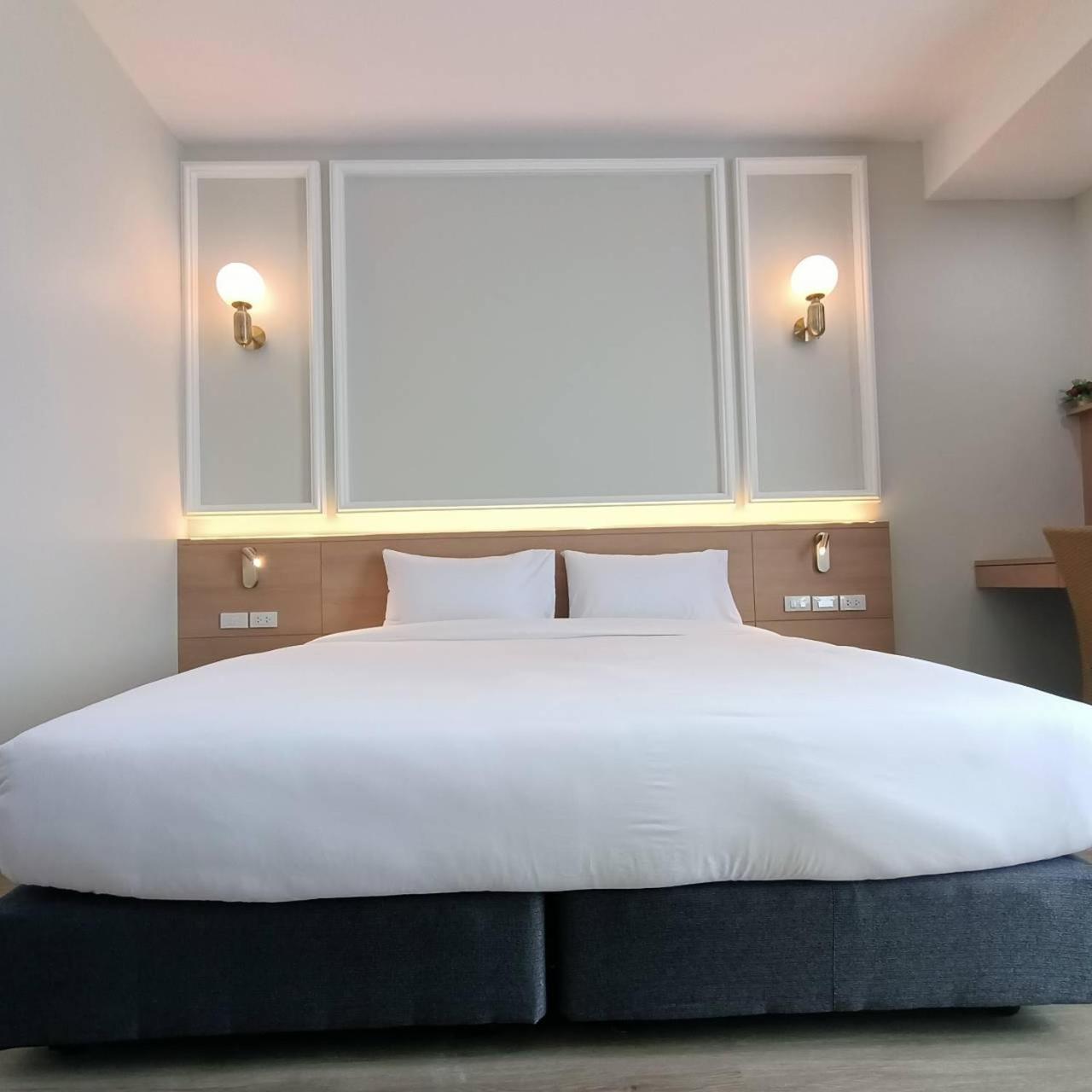 Mayflower Grande Suite Hotel ピサヌローク エクステリア 写真
