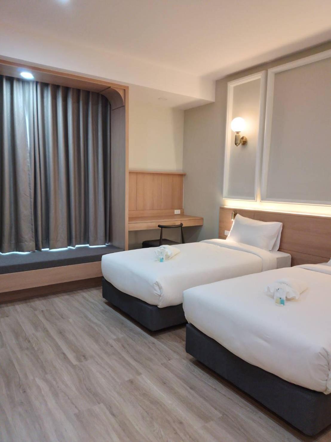 Mayflower Grande Suite Hotel ピサヌローク エクステリア 写真