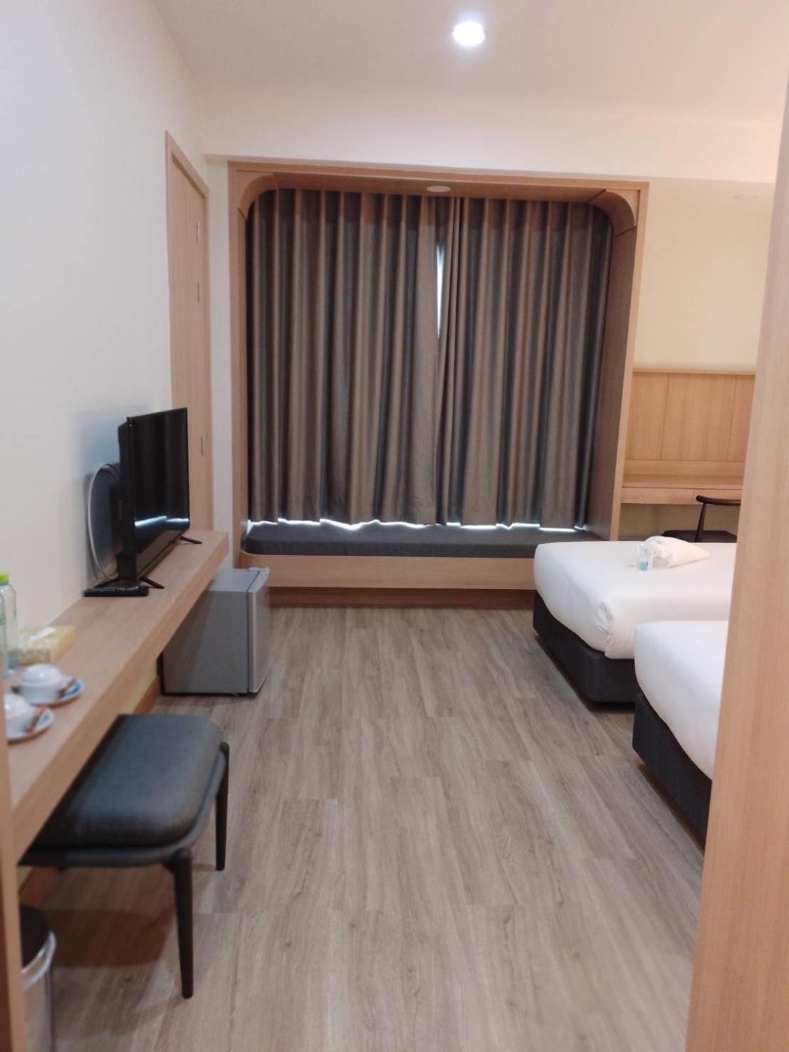 Mayflower Grande Suite Hotel ピサヌローク エクステリア 写真